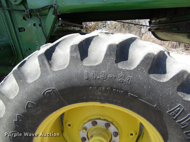 image for item DD8744 1987 John Deere 7720 combine