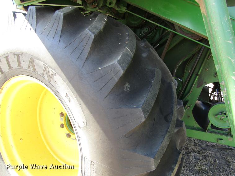 image for item DD8744 1987 John Deere 7720 combine