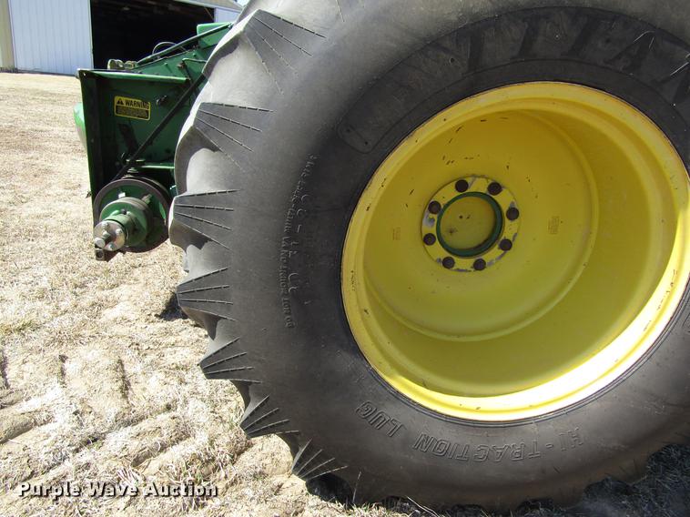 image for item DD8744 1987 John Deere 7720 combine