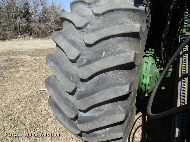 image for item DD8744 1987 John Deere 7720 combine