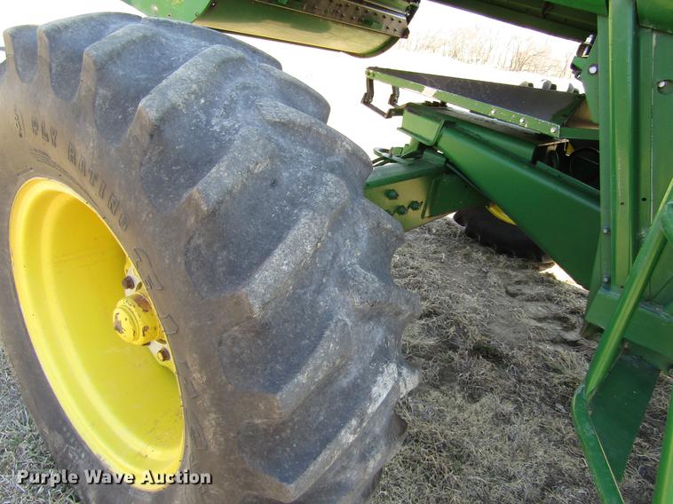 image for item DD8744 1987 John Deere 7720 combine