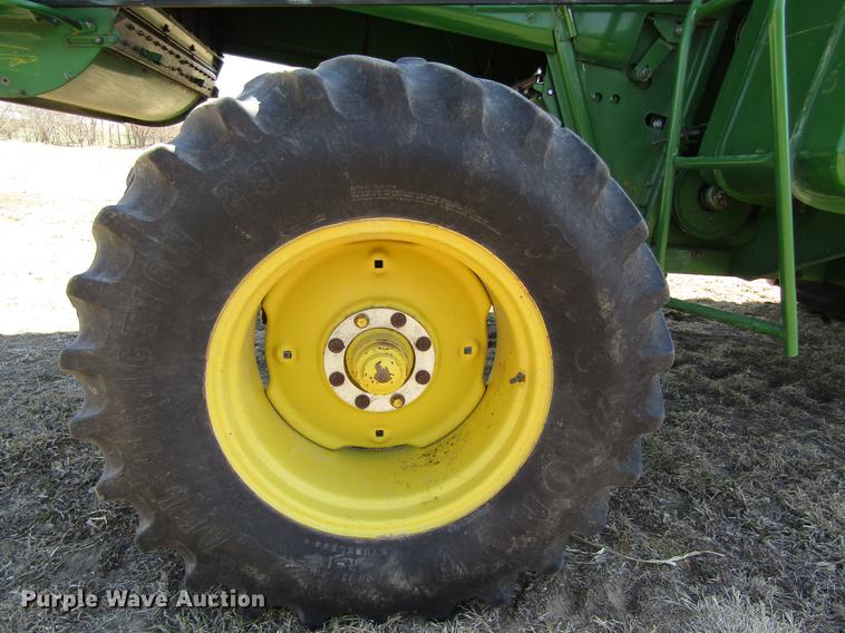 image for item DD8744 1987 John Deere 7720 combine