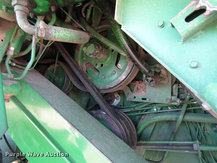 image for item DD8744 1987 John Deere 7720 combine