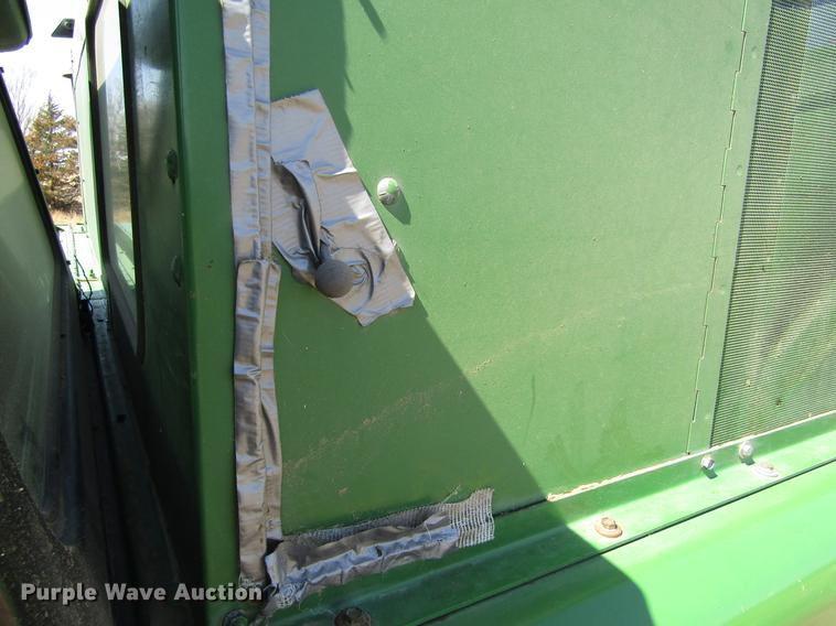 image for item DD8744 1987 John Deere 7720 combine