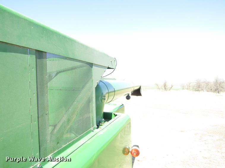 image for item DD8744 1987 John Deere 7720 combine