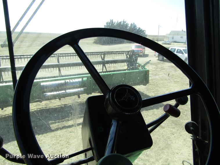 image for item DD8744 1987 John Deere 7720 combine