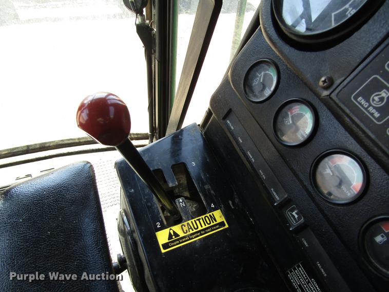 image for item DD8744 1987 John Deere 7720 combine