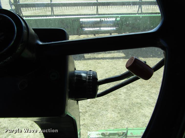image for item DD8744 1987 John Deere 7720 combine