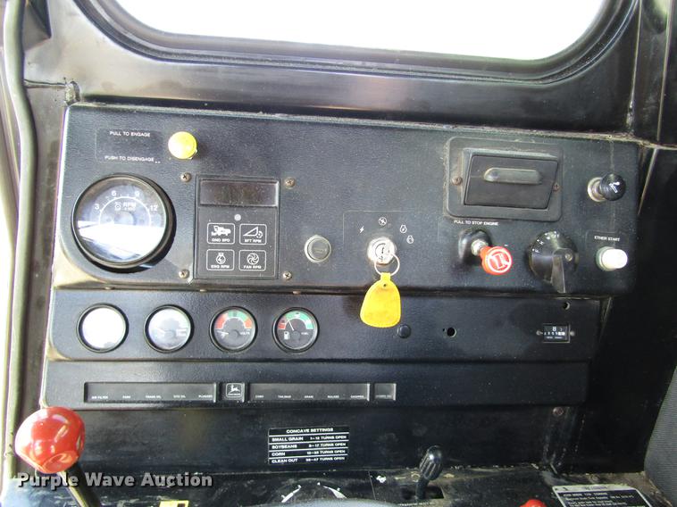 image for item DD8744 1987 John Deere 7720 combine