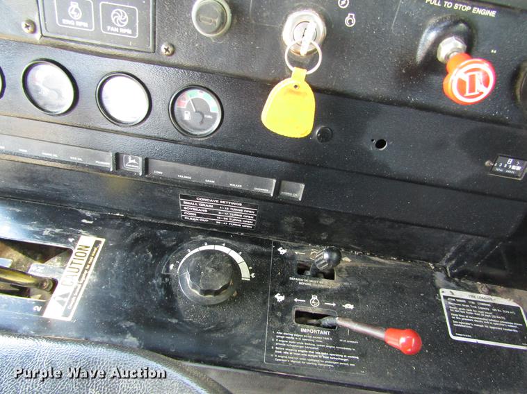 image for item DD8744 1987 John Deere 7720 combine