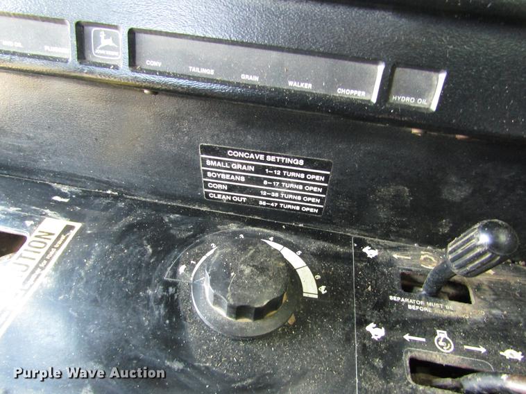 image for item DD8744 1987 John Deere 7720 combine