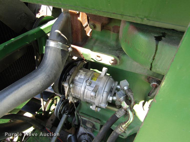 image for item DD8744 1987 John Deere 7720 combine