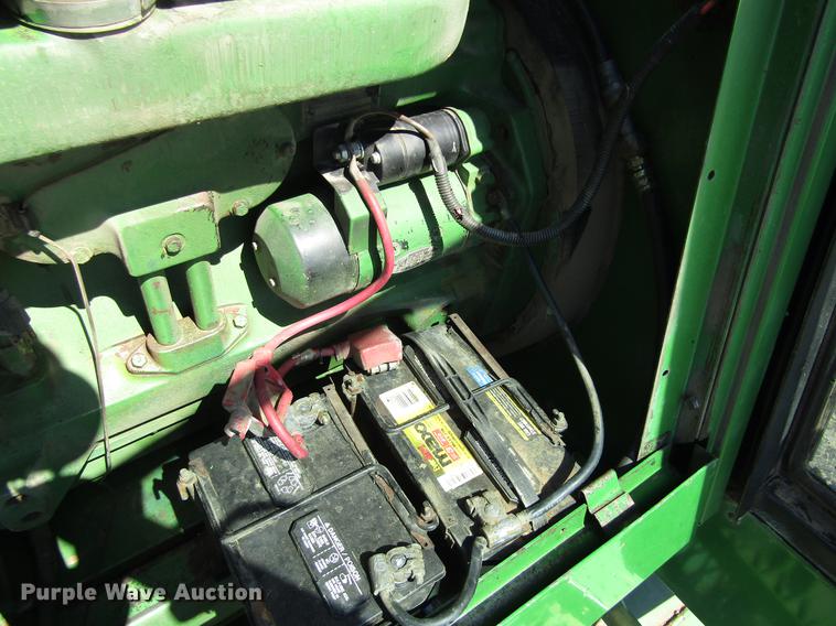 image for item DD8744 1987 John Deere 7720 combine