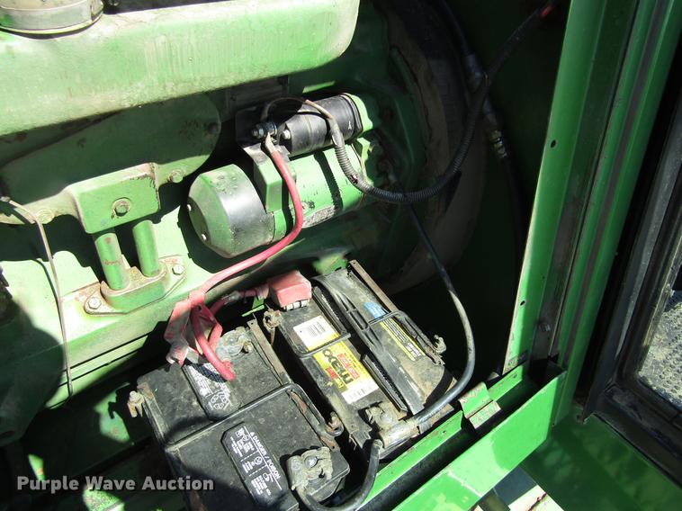 image for item DD8744 1987 John Deere 7720 combine