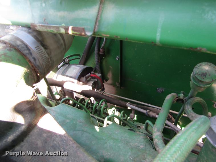 image for item DD8744 1987 John Deere 7720 combine