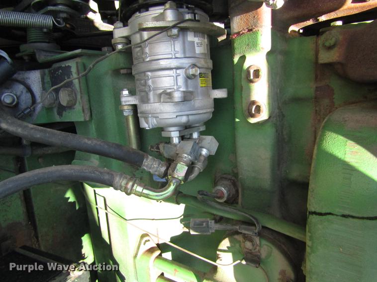 image for item DD8744 1987 John Deere 7720 combine