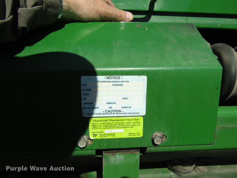 image for item DD8744 1987 John Deere 7720 combine