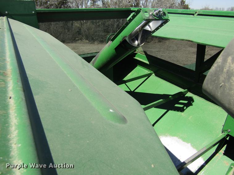 image for item DD8744 1987 John Deere 7720 combine