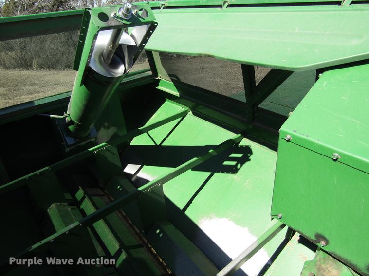 image for item DD8744 1987 John Deere 7720 combine