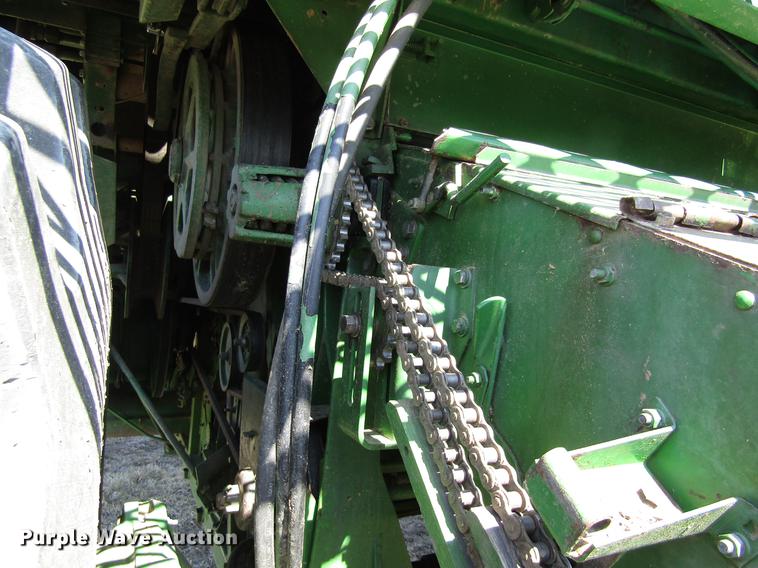image for item DD8744 1987 John Deere 7720 combine