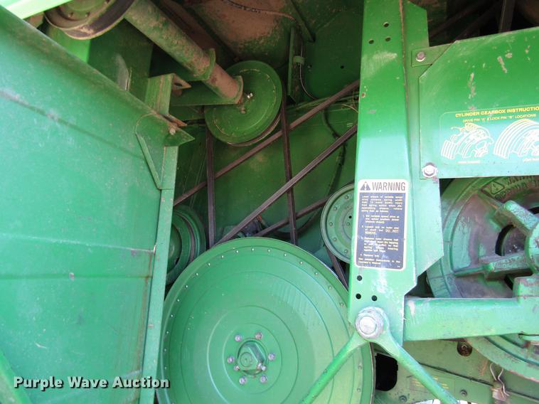 image for item DD8744 1987 John Deere 7720 combine