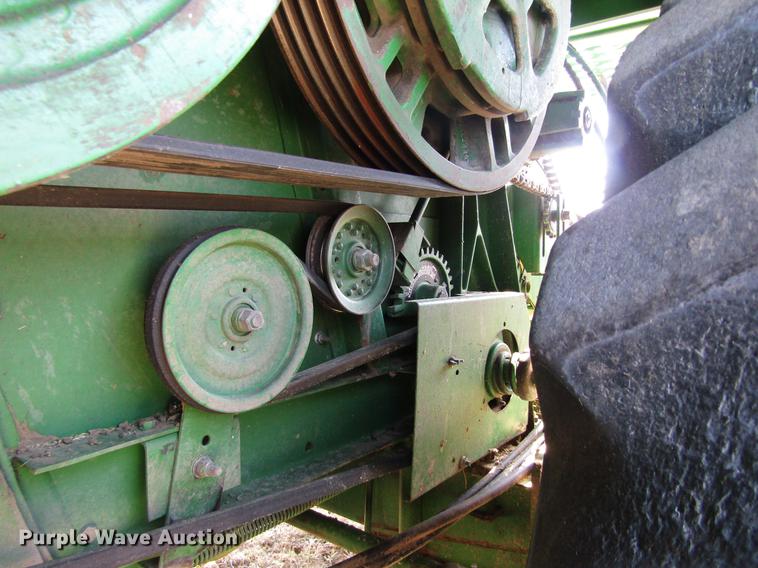 image for item DD8744 1987 John Deere 7720 combine