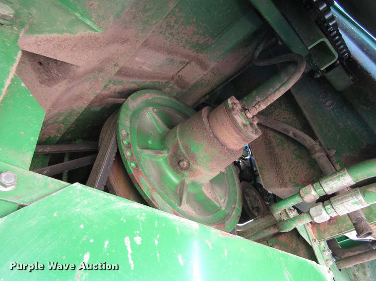 image for item DD8744 1987 John Deere 7720 combine