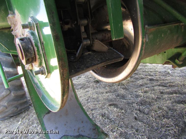 image for item DD8744 1987 John Deere 7720 combine