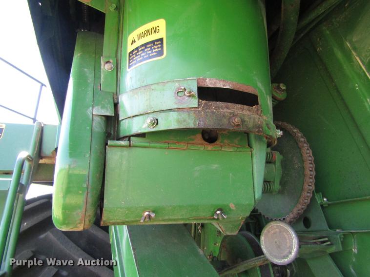 image for item DD8744 1987 John Deere 7720 combine