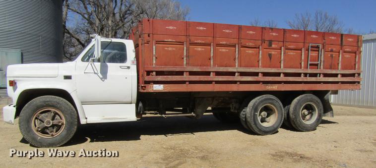 image for item DD8747 1974 GMC 6000 grain truck