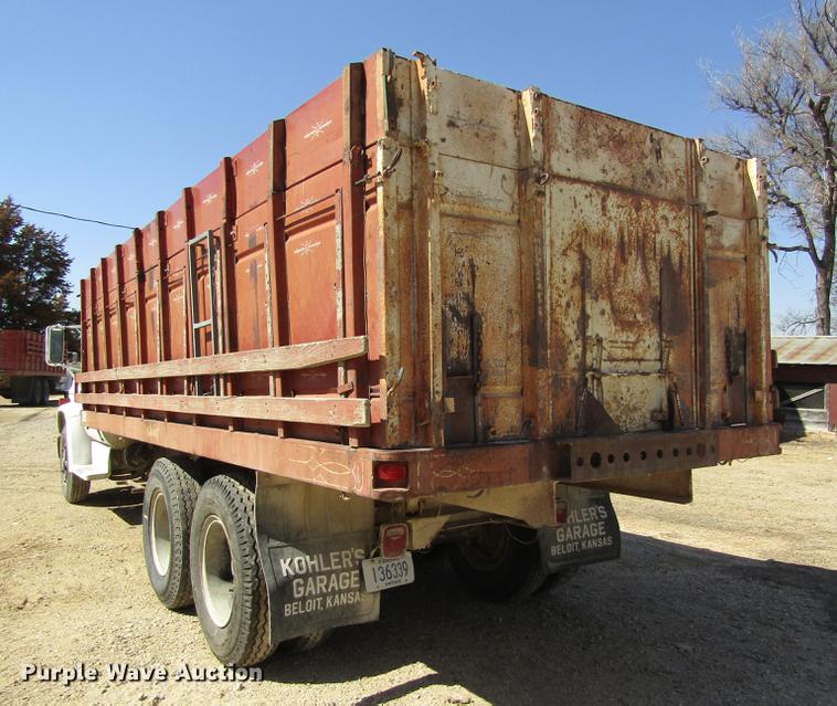 image for item DD8747 1974 GMC 6000 grain truck