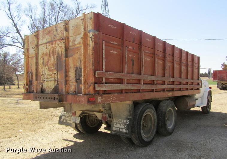image for item DD8747 1974 GMC 6000 grain truck