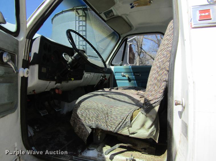 image for item DD8747 1974 GMC 6000 grain truck