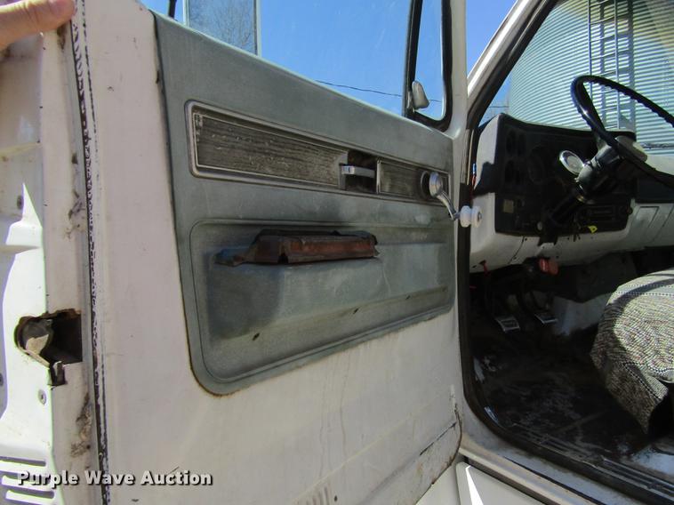 image for item DD8747 1974 GMC 6000 grain truck