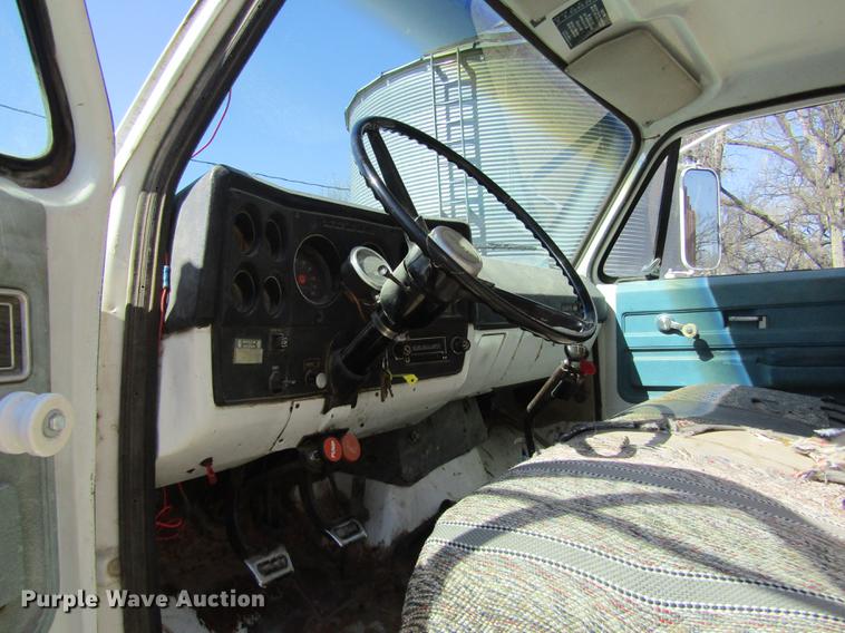 image for item DD8747 1974 GMC 6000 grain truck