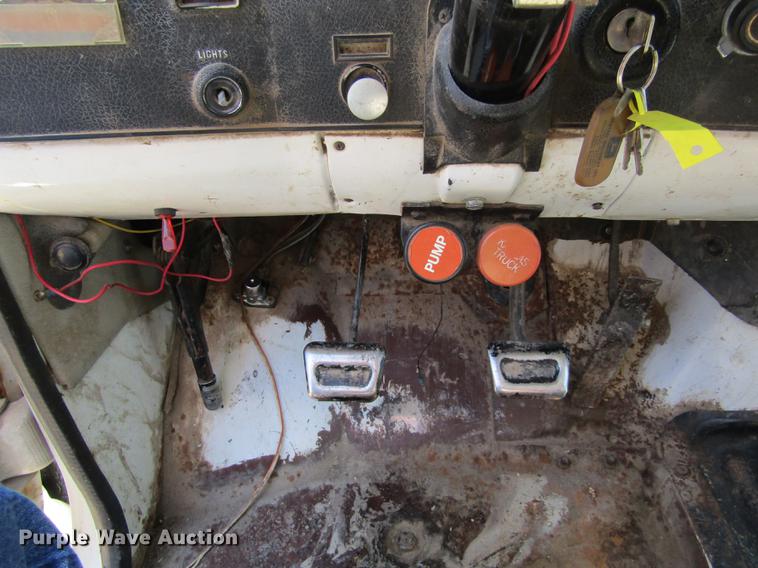 image for item DD8747 1974 GMC 6000 grain truck