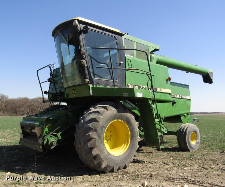image for item DD8748 1980 John Deere 7720 combine