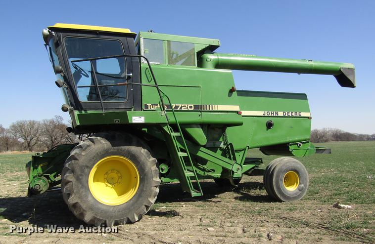 image for item DD8748 1980 John Deere 7720 combine