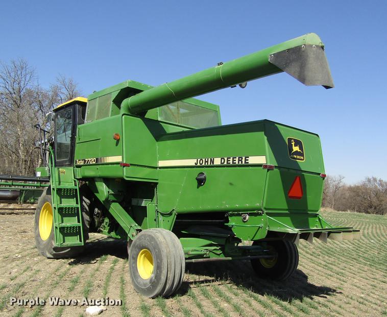 image for item DD8748 1980 John Deere 7720 combine
