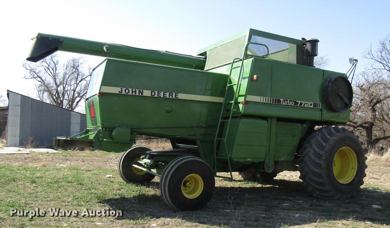 image for item DD8748 1980 John Deere 7720 combine