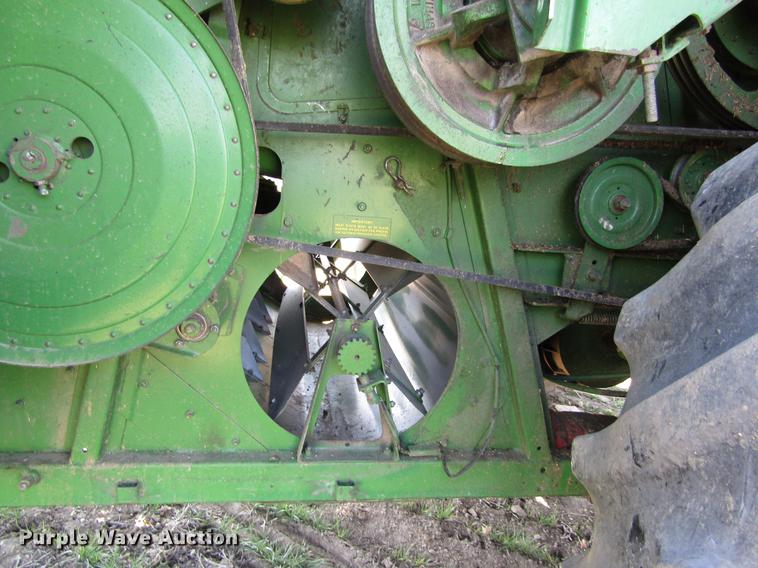 image for item DD8748 1980 John Deere 7720 combine