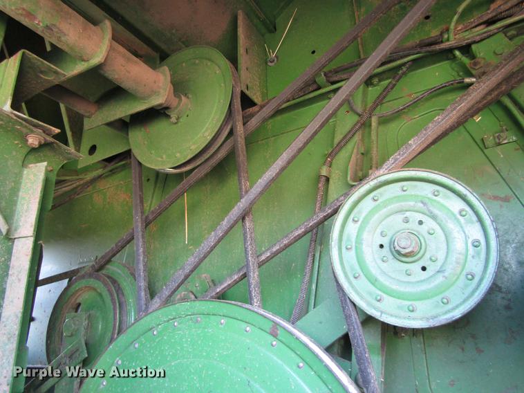 image for item DD8748 1980 John Deere 7720 combine