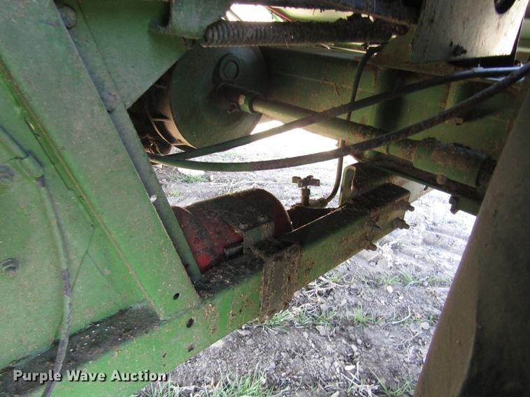 image for item DD8748 1980 John Deere 7720 combine