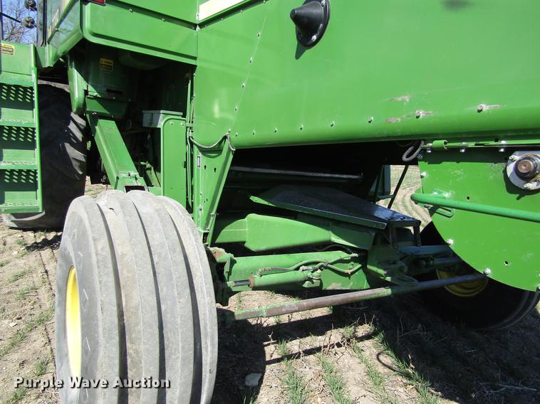 image for item DD8748 1980 John Deere 7720 combine