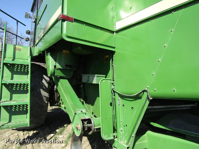 image for item DD8748 1980 John Deere 7720 combine