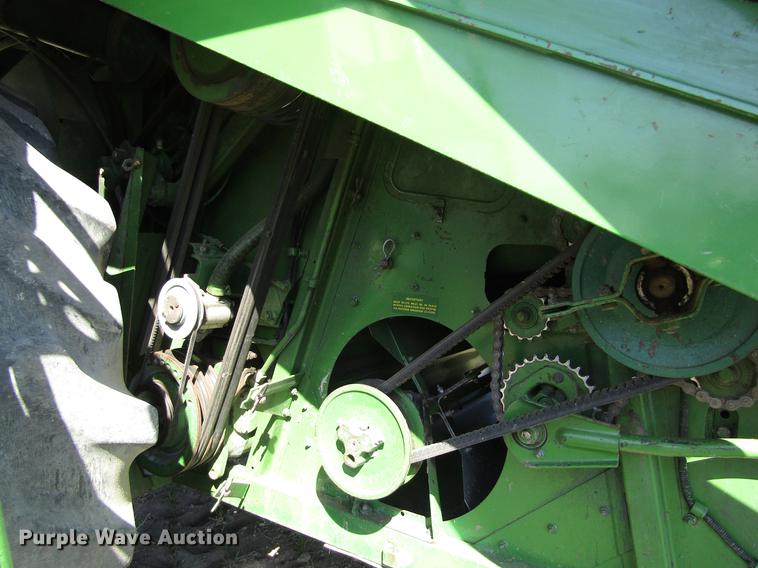 image for item DD8748 1980 John Deere 7720 combine