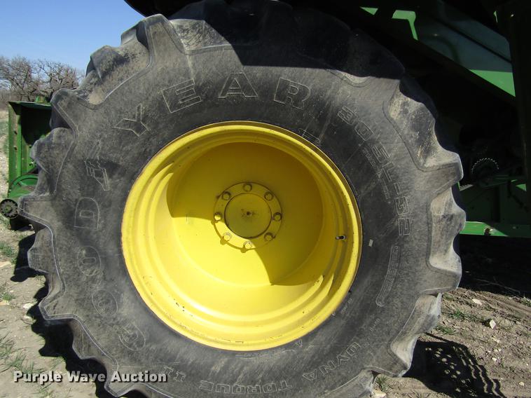 image for item DD8748 1980 John Deere 7720 combine