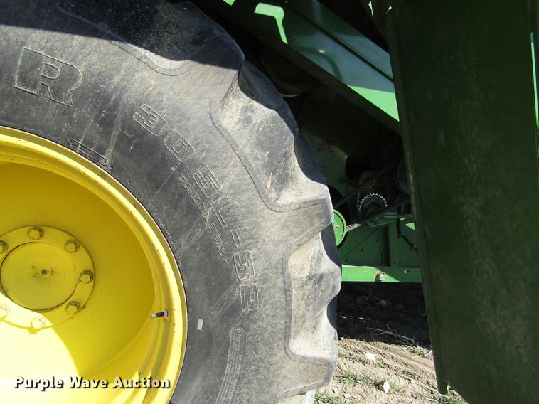 image for item DD8748 1980 John Deere 7720 combine