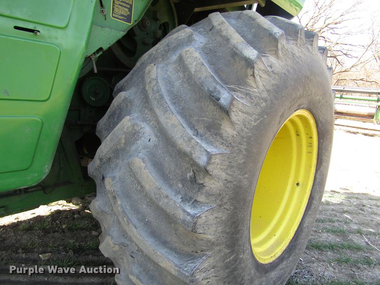 image for item DD8748 1980 John Deere 7720 combine