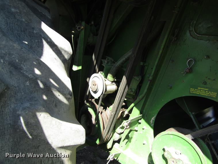 image for item DD8748 1980 John Deere 7720 combine
